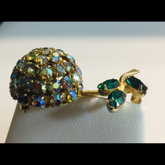 Vintage Signed Warner Crystal Berry Brooch - Picture 3 of 7